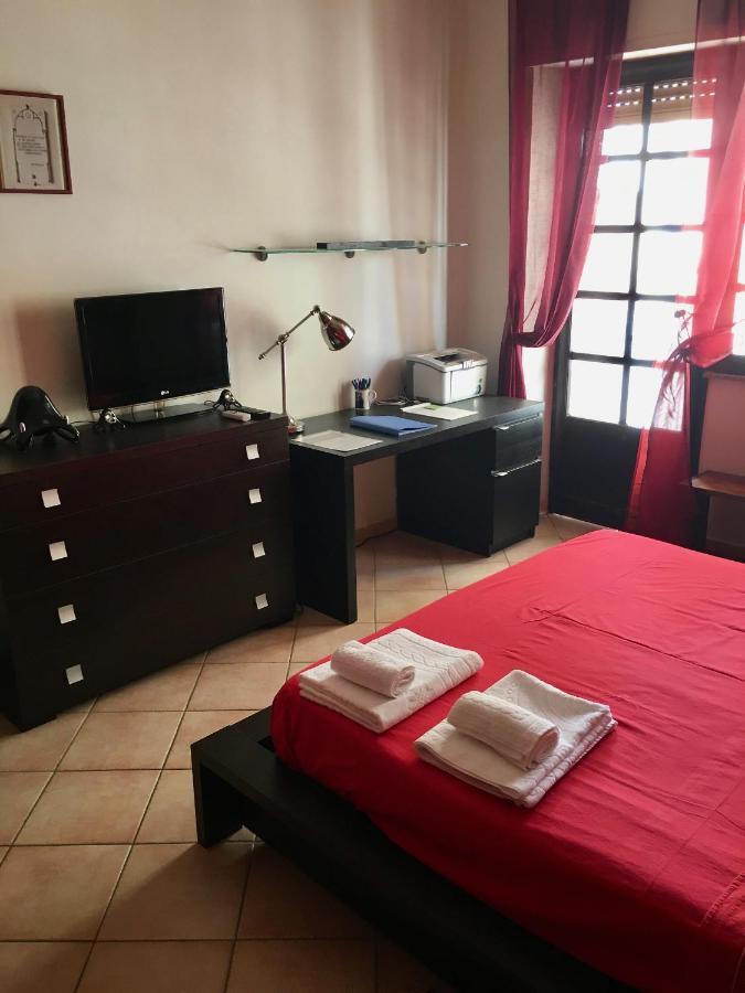 Casa Delfino - Appartamento Centro Storico A Due Passi Dalla Spiaggia & Mare, Porto & Ferrovia Civitavecchia Eksteriør bilde