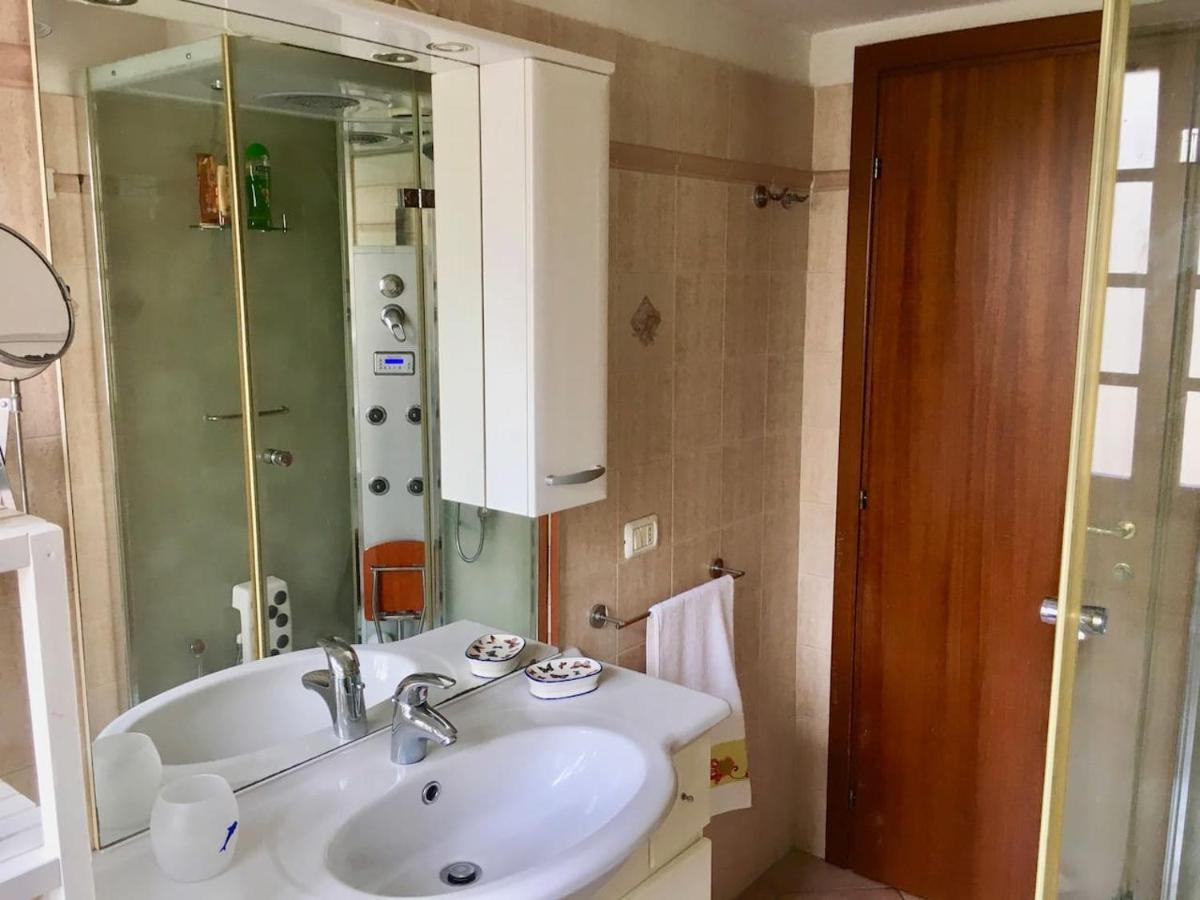 Casa Delfino - Appartamento Centro Storico A Due Passi Dalla Spiaggia & Mare, Porto & Ferrovia Civitavecchia Eksteriør bilde
