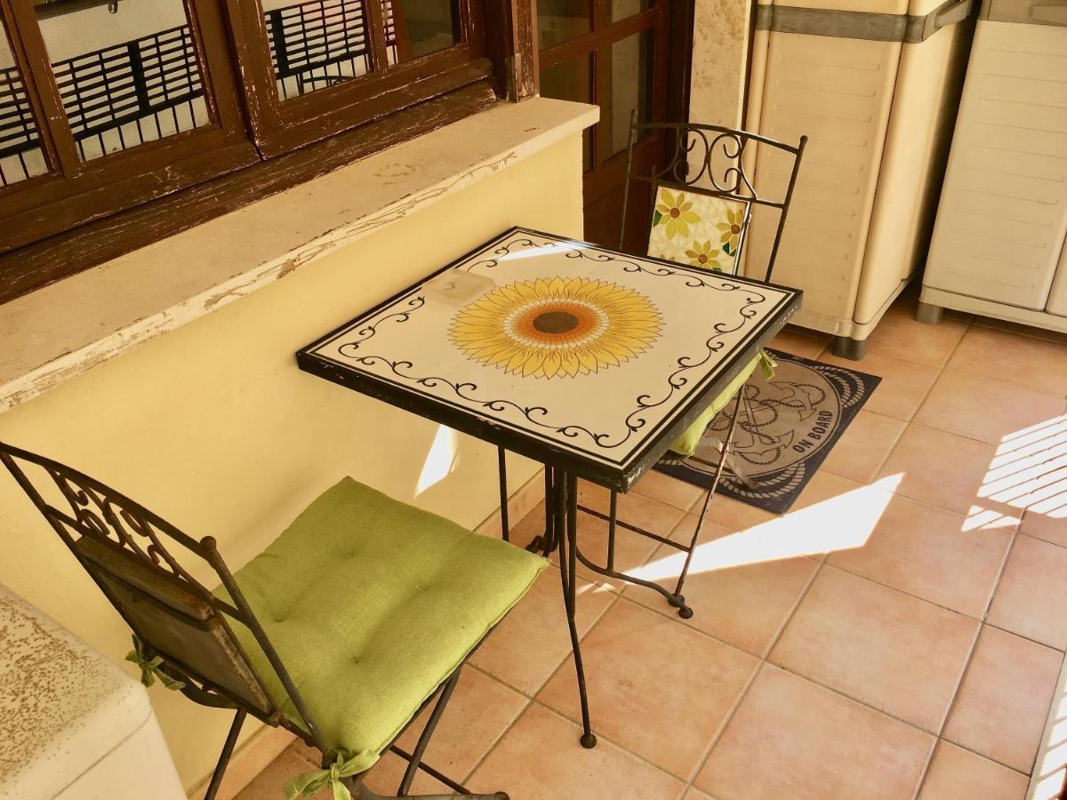 Casa Delfino - Appartamento Centro Storico A Due Passi Dalla Spiaggia & Mare, Porto & Ferrovia Civitavecchia Eksteriør bilde