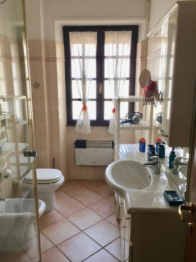 Casa Delfino - Appartamento Centro Storico A Due Passi Dalla Spiaggia & Mare, Porto & Ferrovia Civitavecchia Eksteriør bilde